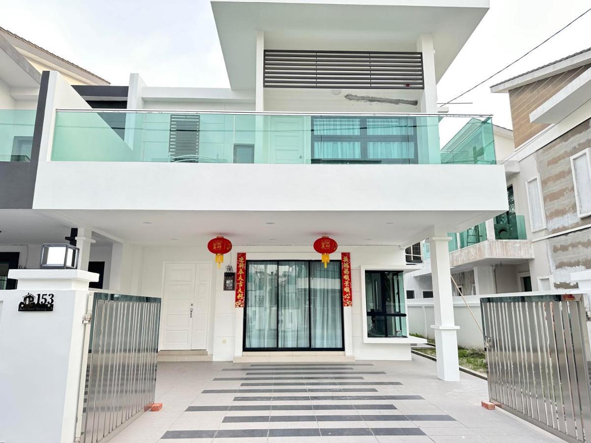 Holiday home 《untitled Homestay》sitiawan Sitiawan